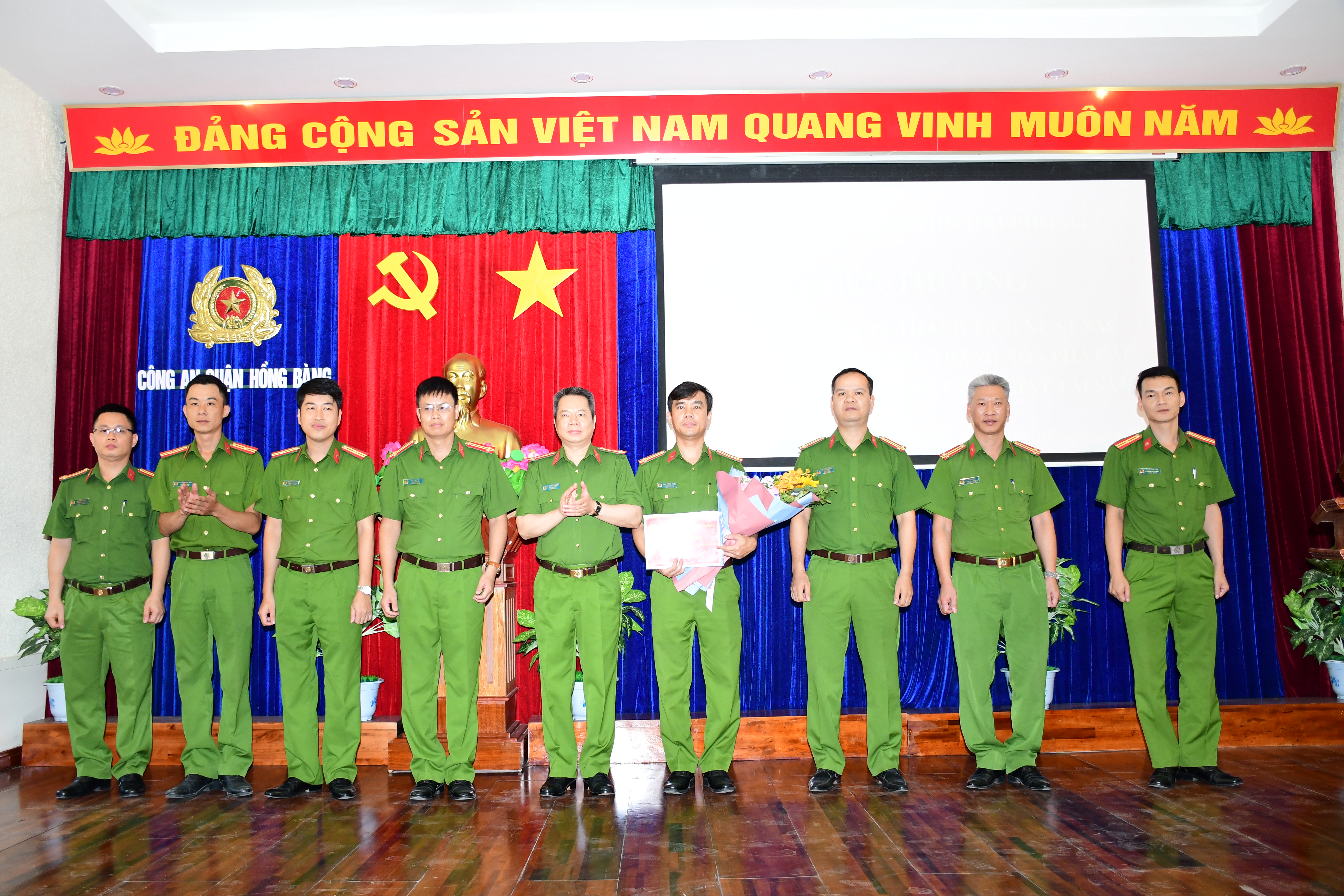 Khen thưởng Công an quận Hồng Bàng liên tiếp triệt phá các chuyên án trộm cắp, cướp giật tài sản